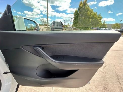 Used 2021 Tesla Model Y Long Range AWD/4WD image 20