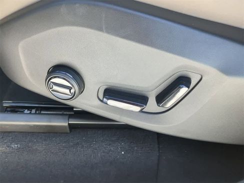 New 2026 Volvo XC90 B6 Plus w/ Protection Package Premier image 16