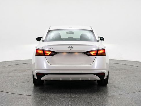 Used 2025 Nissan Altima 2.5 SV FWD image 7