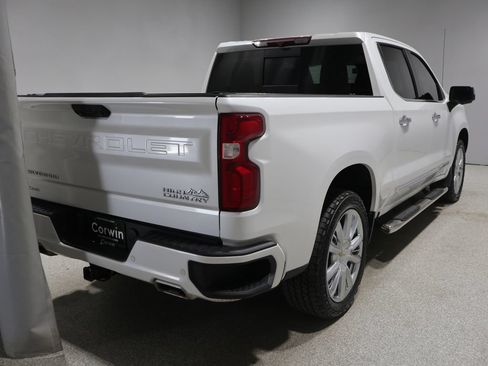 Used 2022 Chevrolet Silverado 1500 High Country w/ High Country Premium Package AWD/4WD image 2