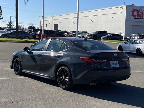 Used 2025 Toyota Camry SE image 4