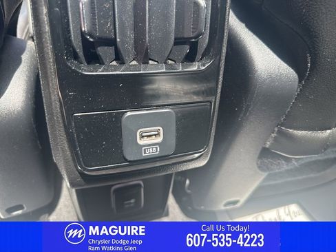 Used 2022 Jeep Compass Latitude w/ Sun and Sound Group AWD/4WD image 35