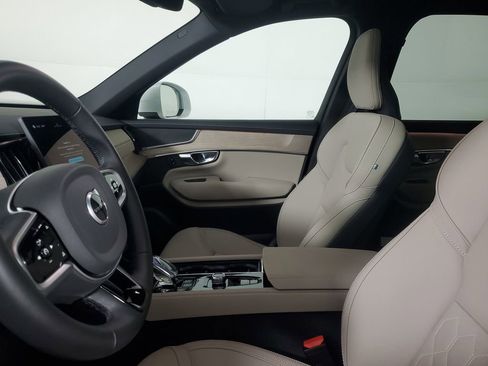 Certified 2025 Volvo XC90 B5 Core w/ Climate Package image 24