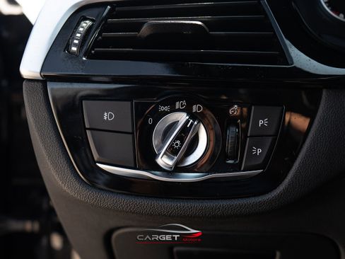 Used 2018 BMW 540i xDrive image 40