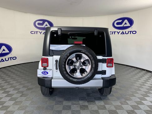 Used 2016 Jeep Wrangler Unlimited Sahara w/ Dual Top Group AWD/4WD image 4