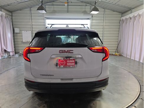 Used 2018 GMC Terrain SLE w/ Driver Convenience Package image 9