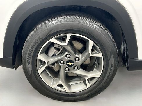 Used 2025 Chevrolet Trax LT w/ Driver Confidence Package image 27