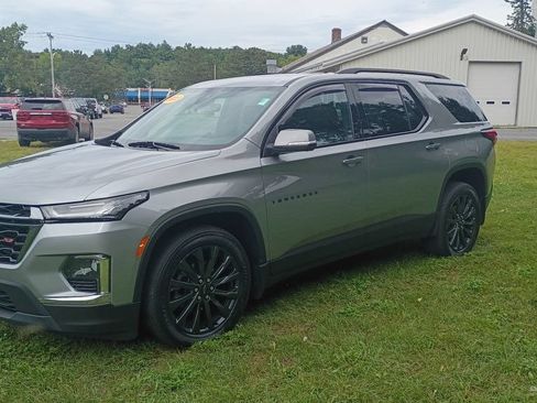 Used 2023 Chevrolet Traverse RS w/ LPO, Cargo Package AWD/4WD image 3