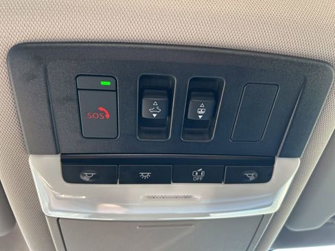 Used 2023 Nissan Rogue SL w/ SL Premium Package image 30