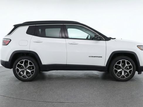 Used 2025 Jeep Compass Limited AWD/4WD image 11