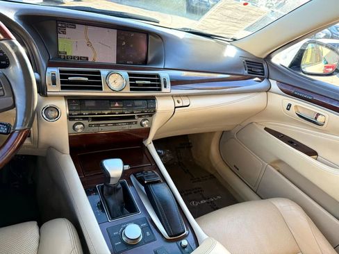 Used 2015 Lexus LS 460 w/ Comfort Package image 15