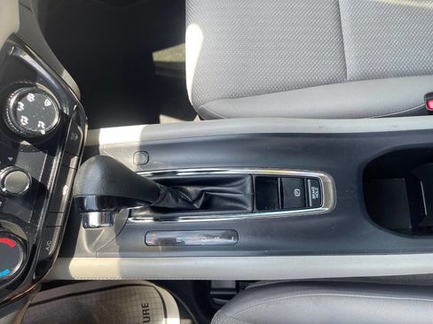 Used 2018 Honda HR-V LX image 14