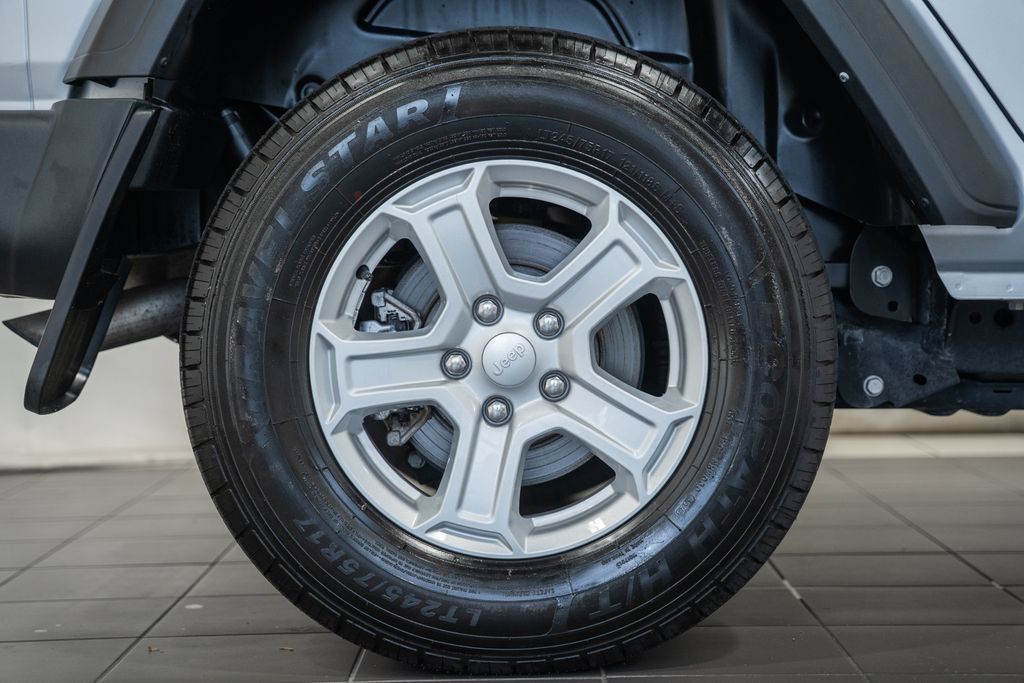 Used 2022 Jeep Wrangler Unlimited Sport AWD/4WD image 19