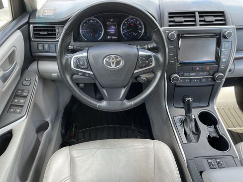Used 2015 Toyota Camry XLE w/ Moonroof Package FWD image 11
