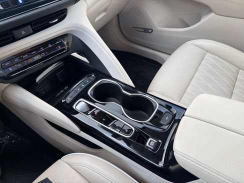 Used 2023 Buick Envision Avenir FWD image 40