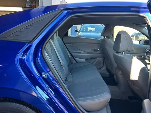 Certified 2022 Hyundai Elantra SEL image 32