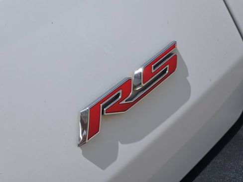 Used 2023 Chevrolet Traverse RS FWD image 32