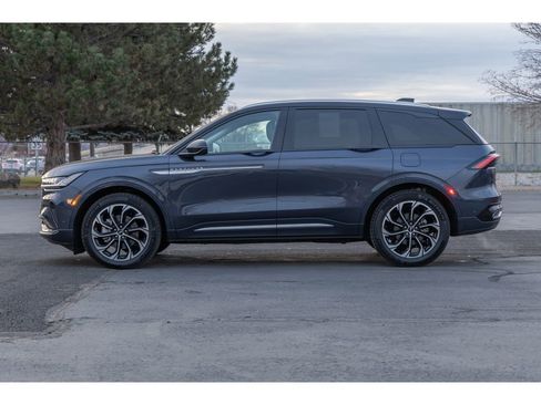 Used 2024 Lincoln Nautilus Reserve image 6