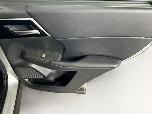 Used 2024 Mitsubishi Outlander SE image 30