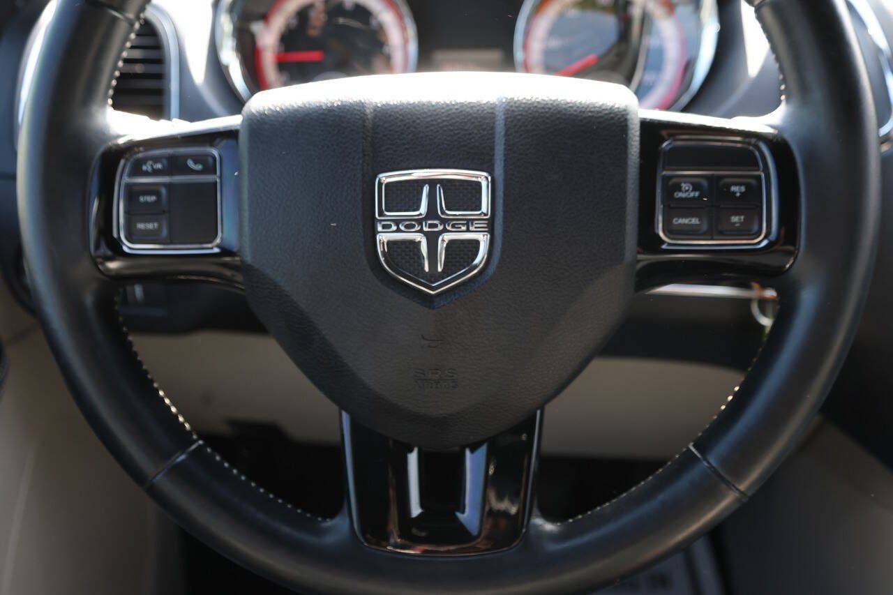 Used 2017 Dodge Grand Caravan SXT FWD image 19