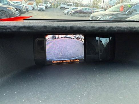 Used 2011 Toyota Sienna XLE image 19