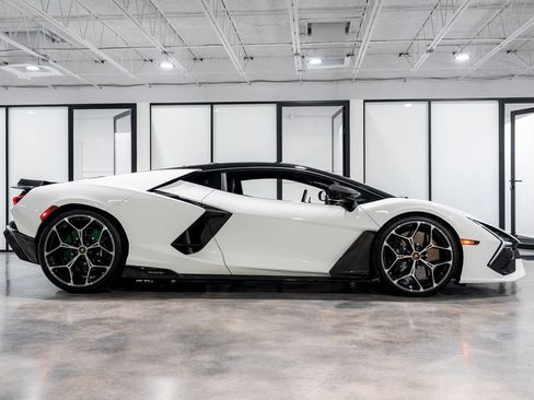 Used 2025 Lamborghini Revuelto AWD/4WD image 1