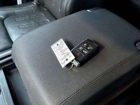 Used 2022 Land Rover Defender 110 SE image 33