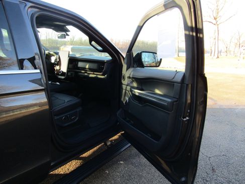 Certified 2023 Ford Expedition Limited image 17