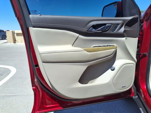 Used 2019 GMC Acadia Denali w/ Technology Package FWD image 21
