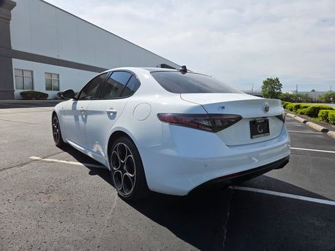Used 2024 Alfa Romeo Giulia Ti AWD/4WD image 8
