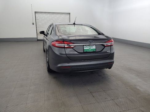 Used 2018 Ford Fusion SE w/ Fusion SE Technology Package FWD image 6
