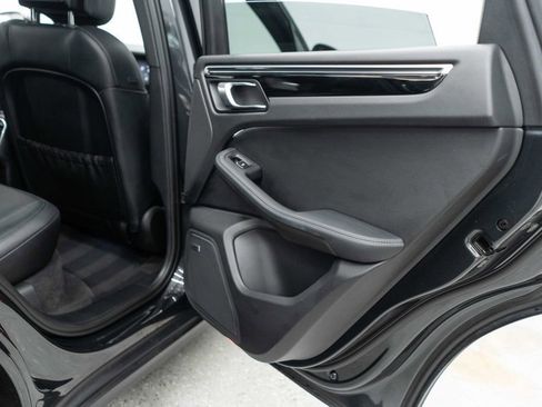 Used 2023 Porsche Macan Turbo image 29