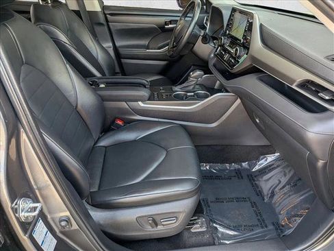 Certified 2021 Toyota Highlander XLE image 23