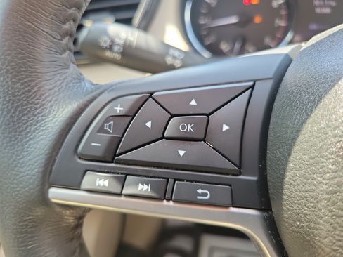 Used 2018 Nissan Rogue SV FWD image 18