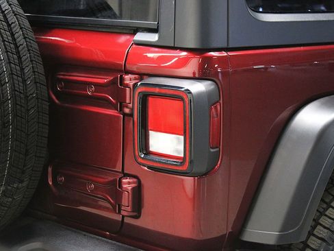 Used 2022 Jeep Wrangler Unlimited Sport image 36