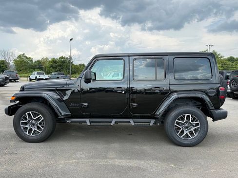 Used 2025 Jeep Wrangler Unlimited Sahara AWD/4WD image 4