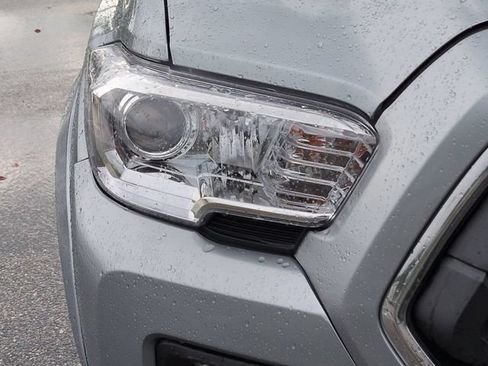 Used 2021 Toyota Tacoma SR5 RWD image 10