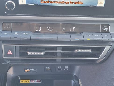 Used 2025 Toyota Camry LE image 31