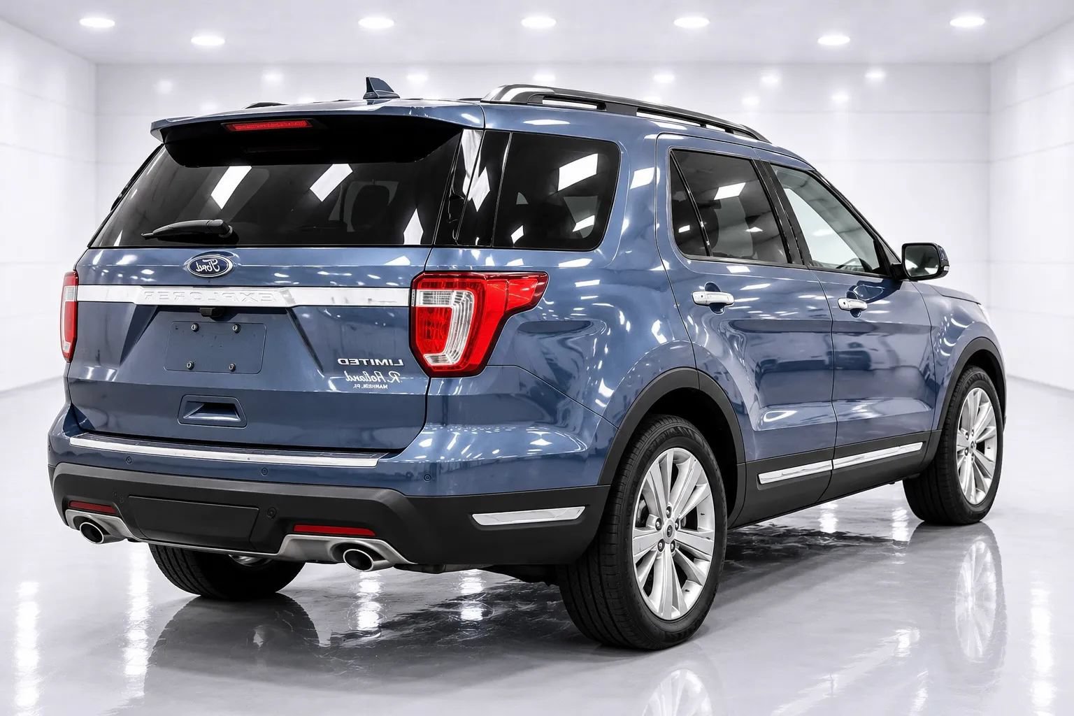 Used 2019 Ford Explorer Limited w/ Ford Safe & Smart Package FWD image 5