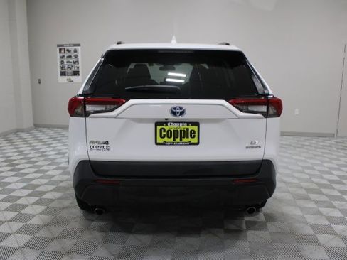 Used 2021 Toyota RAV4 LE image 9