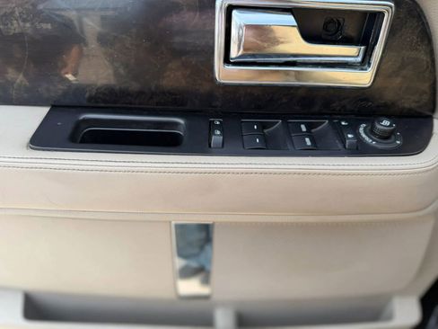 Used 2015 Lincoln Navigator 4WD image 7