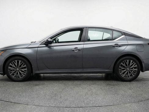 Used 2025 Nissan Altima 2.5 SV image 5