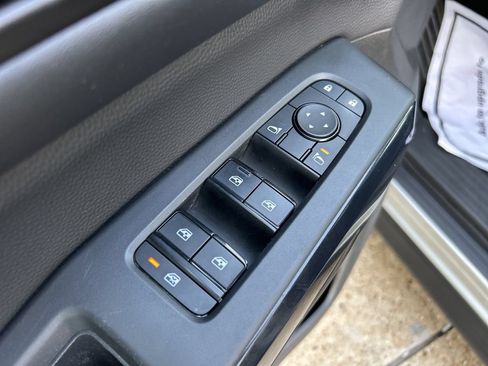 Used 2025 Nissan Pathfinder SV FWD image 17