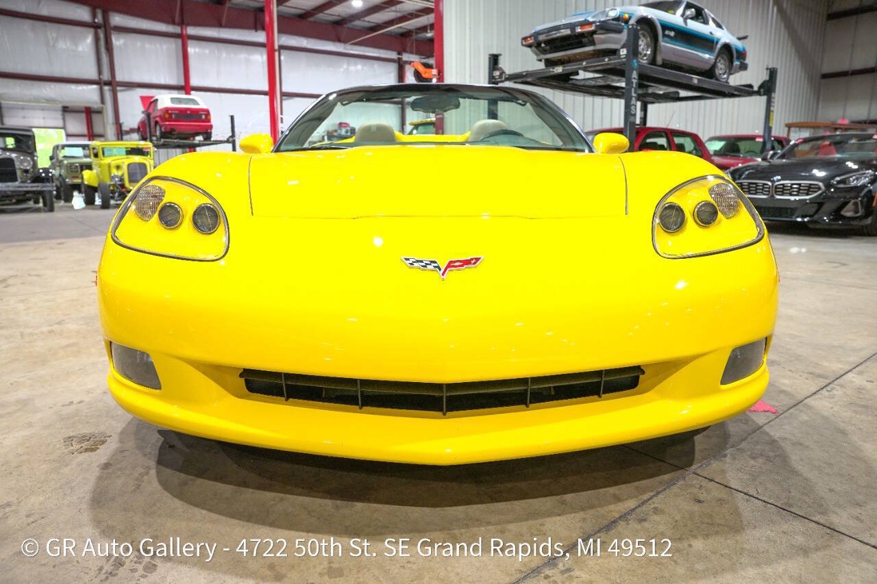 Used 2007 Chevrolet Corvette Convertible w/ Performance Package RWD image 13