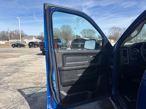 Used 2018 RAM 1500 Express w/ Express Value Package AWD/4WD image 19