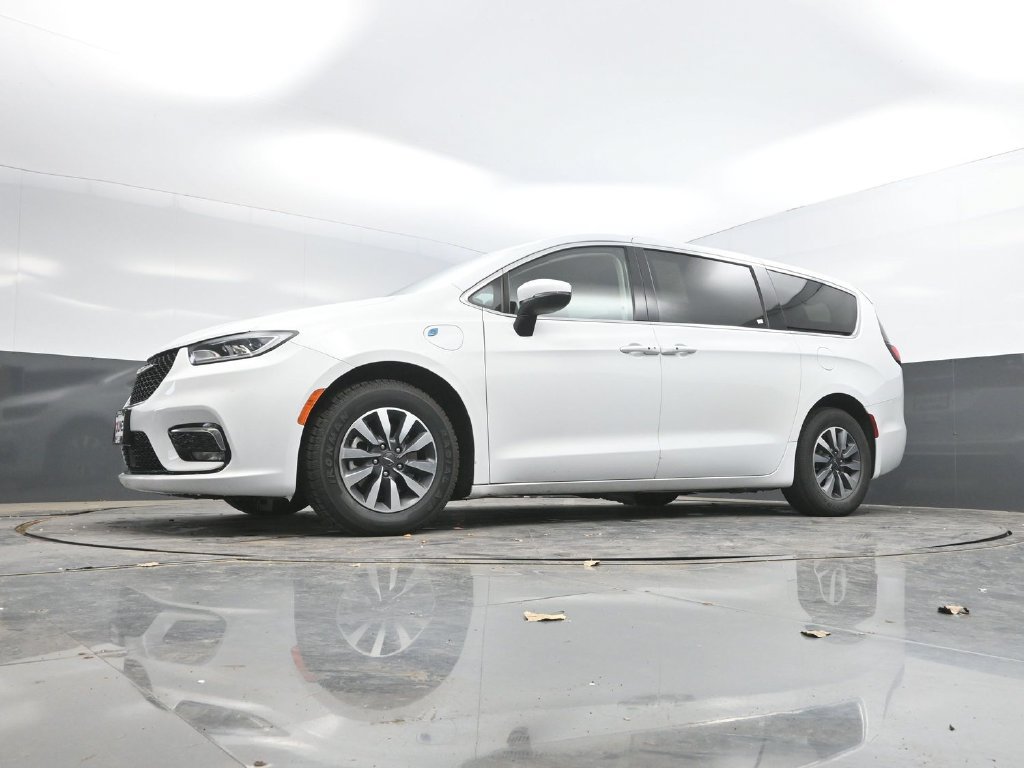 Used 2023 Chrysler Pacifica Touring-L FWD image 34