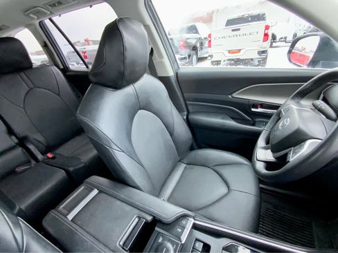 Used 2024 Toyota Grand Highlander XLE image 26