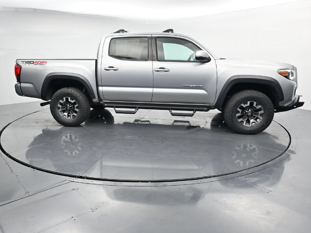 Used 2019 Toyota Tacoma TRD Off-Road AWD/4WD image 9