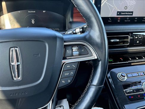 Used 2023 Lincoln Nautilus Reserve AWD/4WD image 12