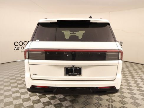 New 2025 Lincoln Navigator Reserve w/ Jet Appearance Package AWD/4WD image 23